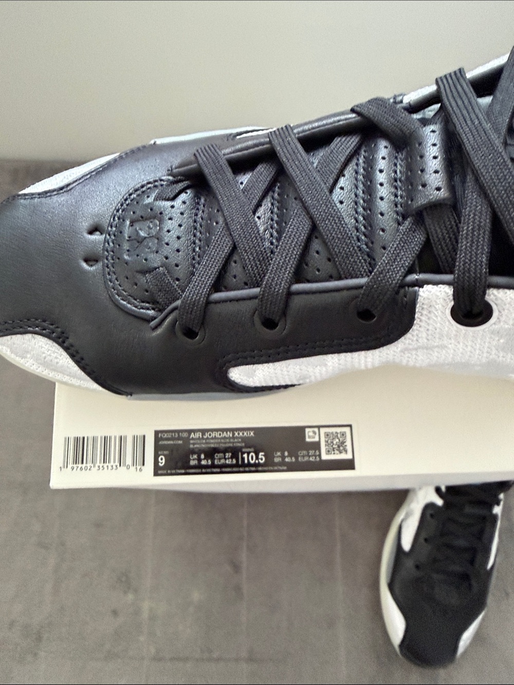 Jordan Black and White Air Jordan XXXIX Low-Top Sneakers